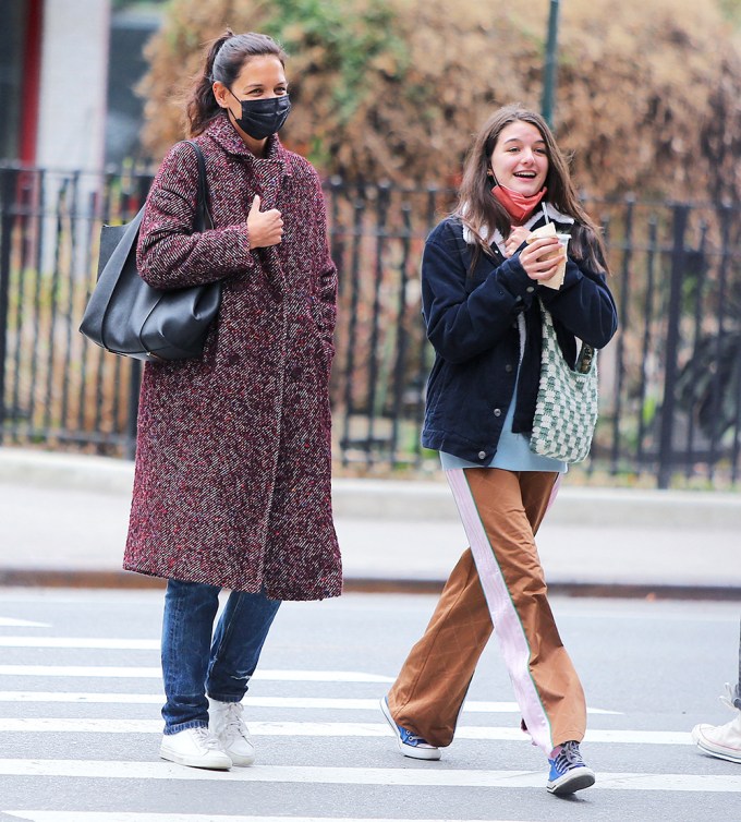 Katie Holmes & Sure Cruise go for a walk in NYC