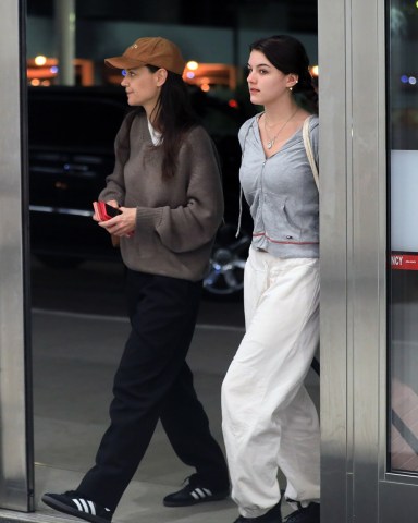 Los Angeles, CA - *EXCLUSIVE* - Katie Holmes & Suri Cruise make a casual departure out of Los Angeles late Monday night. Katie Holmes opted for the no make-up look and a hat while Sure wore her hair in braids. Pictured: Katie Holmes, Suri Cruise BACKGRID USA 25 APRIL 2023 BYLINE MUST READ: LionsShareNews / BACKGRID USA: +1 310 798 9111 / usasales@backgrid.com UK: +44 208 344 2007 / uksales@backgrid.com *UK Clients - Pictures Containing Children Please Pixelate Face Prior To Publication*