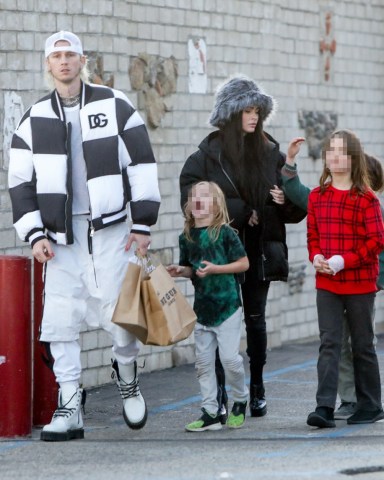 Malibu, CA  - *EXCLUSIVE* Machine Gun Kelly and Megan Fox take her kids and her mother Gloria Darlene Fox Christmas shopping at One Gun Ranch store at The Malibu Pier in Malibu.Pictured: Machine Gun Kelly, Megan FoxBACKGRID USA 21 DECEMBER 2022 BYLINE MUST READ: RMBI / BACKGRIDUSA: +1 310 798 9111 / usasales@backgrid.comUK: +44 208 344 2007 / uksales@backgrid.com*UK Clients - Pictures Containing ChildrenPlease Pixelate Face Prior To Publication*