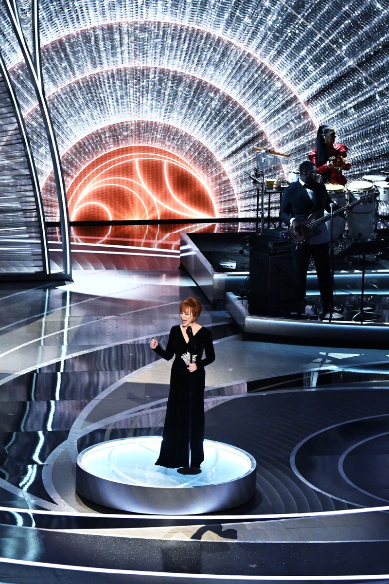 Reba McEntire Performs