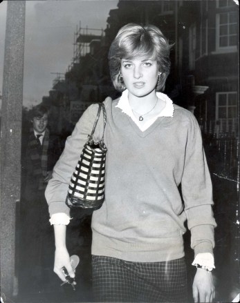 Lady Diana Spencer Princess of Wales before wedding 1980 only Lady Diana Spencer in her flat today...royalty Pkt 559 - 97690 Lp3d