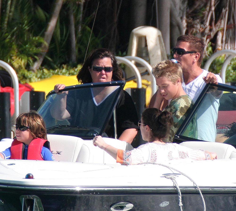 EXC ROSIE O'DONNELL AND KIDS TAKE A BOAT TRIP