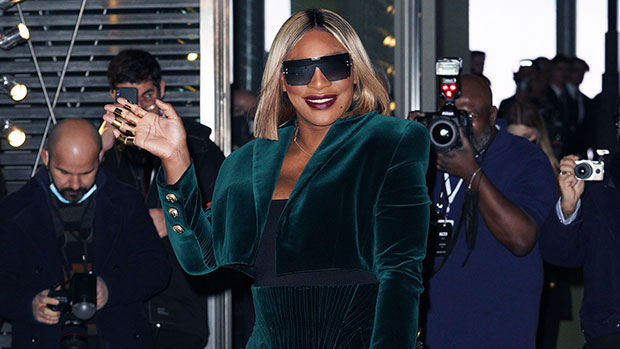 Serena Williams’ Bob Hair Makeover & Plunging Top: Balmain Show Photos ...