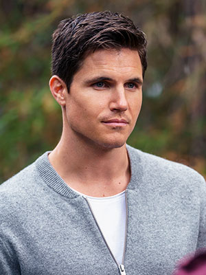 Robbie Amell