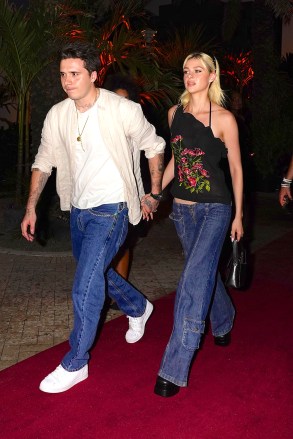 Newlyweds Brooklyn Beckham and Nicola Peltz enjoy a dinner at Carbone Beach in Miami Beach, Florida. The couple were joined by Nicola's family at the exclusive dinner.Pictured: Brooklyn Beckham,Nicola PeltzRef: SPL5308866 090522 NON-EXCLUSIVEPicture by: Pichichipixx / SplashNews.comSplash News and PicturesUSA: +1 310-525-5808London: +44 (0)20 8126 1009Berlin: +49 175 3764 166photodesk@splashnews.comWorld Rights
