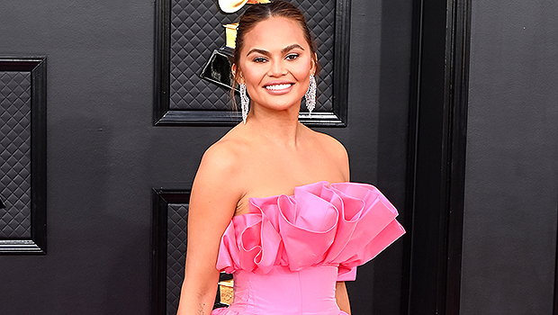 Chrissy Teigen At Grammys 2022: Model Wears Pink Dress To Show – Hollywood  Life