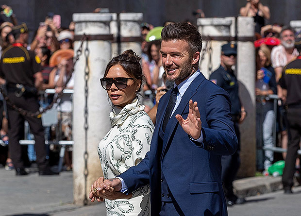 Victoria & David Beckham Share PDA During Paris Fashion Week