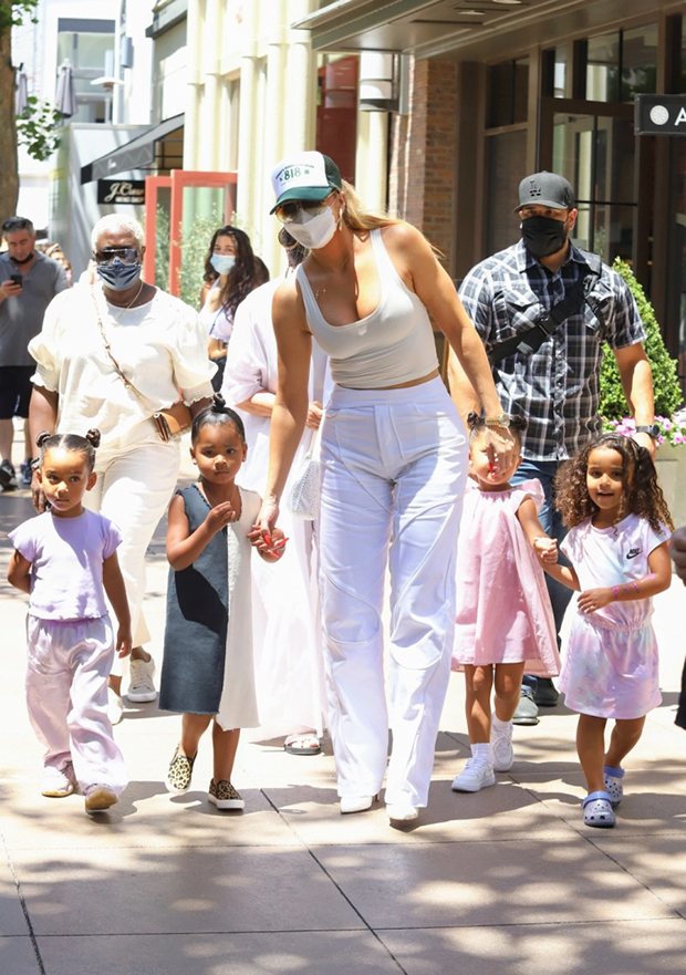 Khloe Kardashian, True Thompson, Dream Kardashian, Chicago West