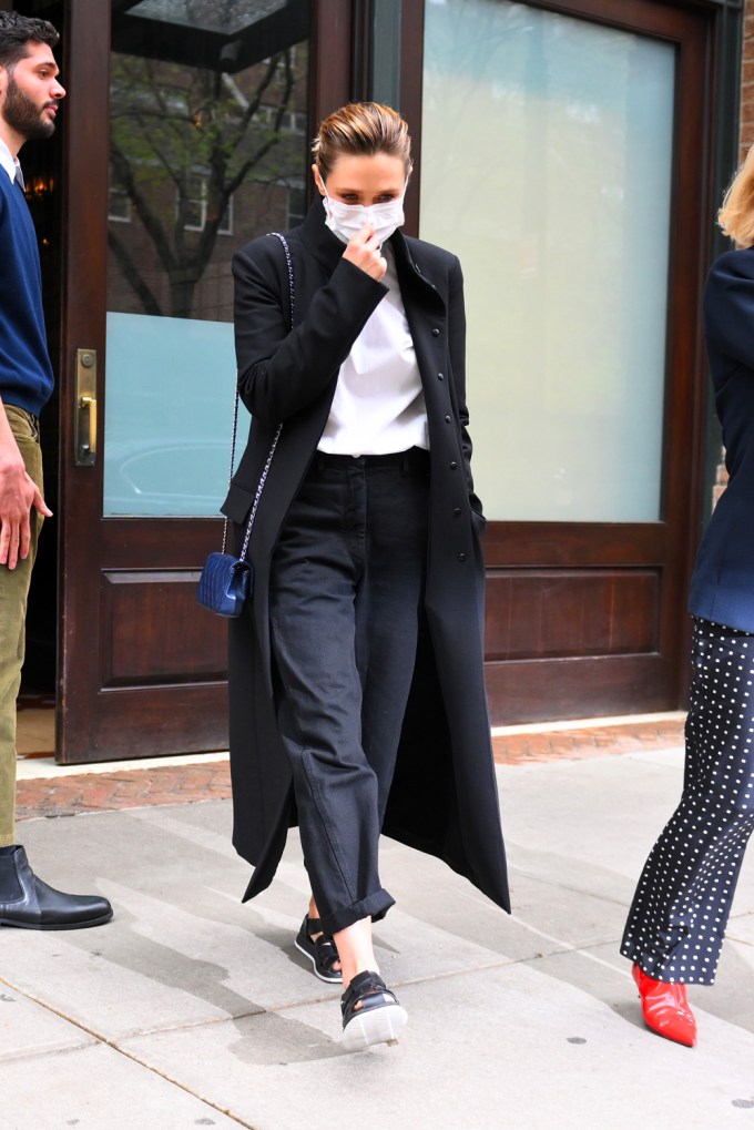 Elizabeth Olsen Leaves Her NYC Hotel