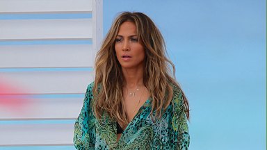 Jennifer Lopez, Ben Affleck İçin Yeşil Elbise Giyiyor Tarih: Video – Hollywood Life