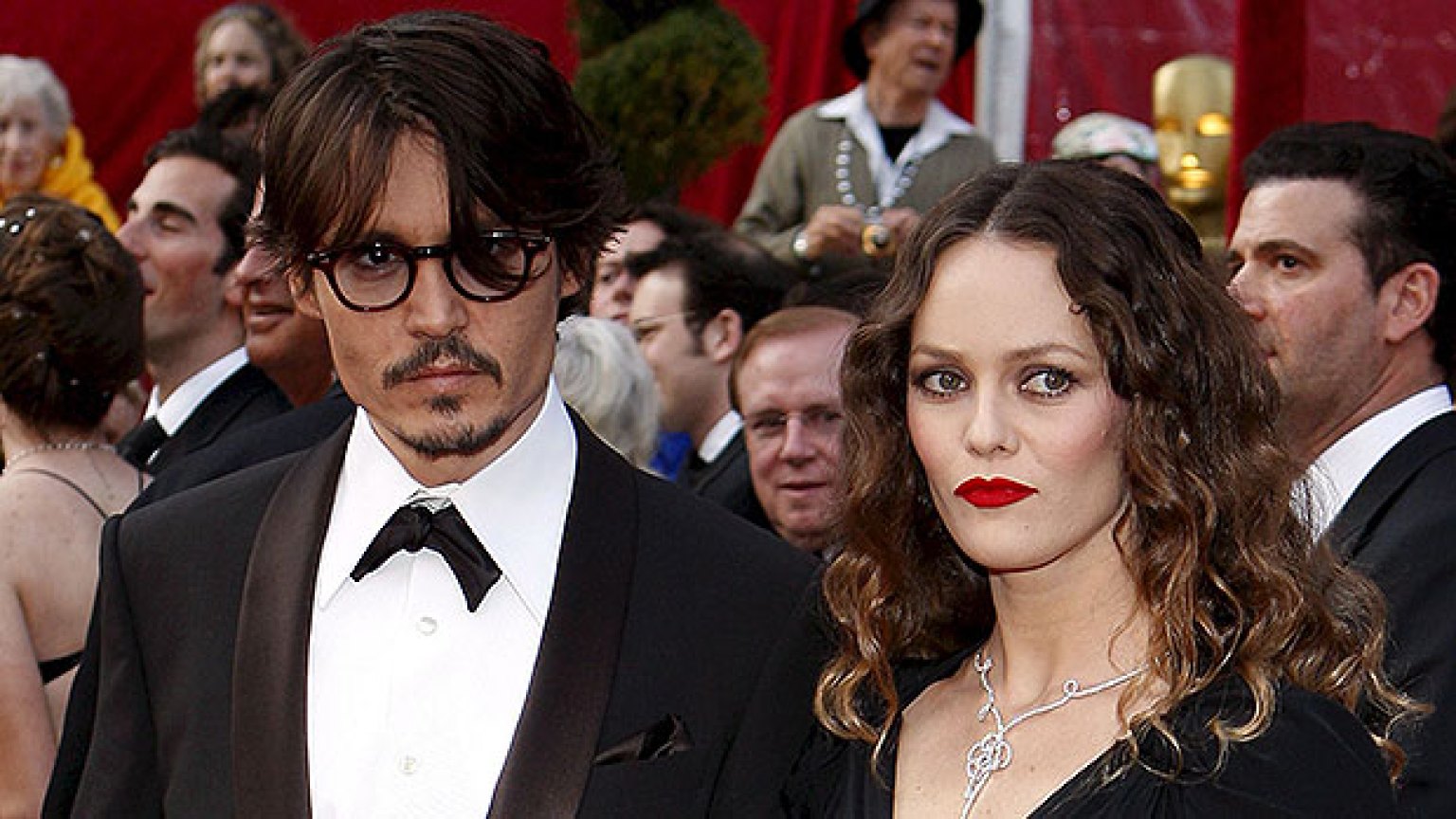 Johnny Depp & Vanessa Paradis Relationship Timeline – Hollywood Life