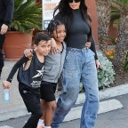 Kim Kardashian Baggy Jeans BG
