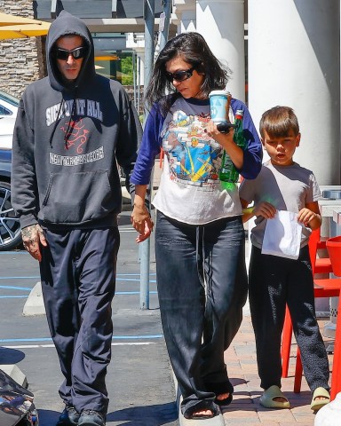 Westlake Village,   - *EXCLUSIVE*  - Kourtney Kardashian and Travis Barker have a casual lunch and coffee with her son Reign at JOi Café in Westlake Village.  Pictured: Kourtney Kardashian, Travis Barker  BACKGRID USA 15 JULY 2022   USA: +1 310 798 9111 / usasales@backgrid.com  UK: +44 208 344 2007 / uksales@backgrid.com  *UK Clients - Pictures Containing Children Please Pixelate Face Prior To Publication*