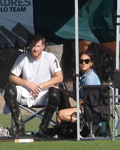 Santa Barbara, CA  - Meghan Markle consoles Prince Harry by putting her hand on his knee after his Los Padres polo team lost a semi-final game against Folded Hills at the Santa Barbara Polo & Racquet Club on Friday (June 17). Meghan also hugged Harry’s teammate and pal, Nacho Figueras. The prince was also hugged by Nacho’s wife, Delfina Blaquier. Harry’s side was vying for a place in Sunday’s Chaval Athletics USPA IntraCircuit Final.  Pictured: Meghan Markle and Prince Harry  BACKGRID USA 17 JUNE 2022   USA: +1 310 798 9111 / usasales@backgrid.com  UK: +44 208 344 2007 / uksales@backgrid.com  *UK Clients - Pictures Containing Children Please Pixelate Face Prior To Publication*