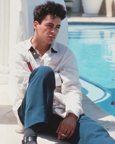 Editorial use only. No book cover usage.Mandatory Credit: Photo by John Clifford/20th Century Fox/Kobal/Shutterstock (5883173l)Robert Downey JrLess Than Zero - 1987Director: Marek Kanievska20th Century FoxUSAScene StillDramaNeige sur Beverly Hills