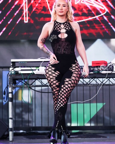 LONG BEACH, LOS ANGELES, CALIFORNIA, USA - JULY 10: Australian rapper Iggy Azalea (Amethyst Amelia Kelly) performs on the Urban Soul Stage at the 39th Annual Long Beach Pride Parade And Festival held at the Long Beach Shoreline Marina on July 10, 2022 in Long Beach, Los Angeles, California, United States. (Photo by Xavier Collin/Image Press Agency)Pictured: Iggy Azalea,Amethyst Amelia KellyRef: SPL5325524 100722 NON-EXCLUSIVEPicture by: Xavier Collin/Image Press Agency/Splash News / SplashNews.comSplash News and PicturesUSA: +1 310-525-5808London: +44 (0)20 8126 1009Berlin: +49 175 3764 166photodesk@splashnews.comWorld Rights, No Italy Rights