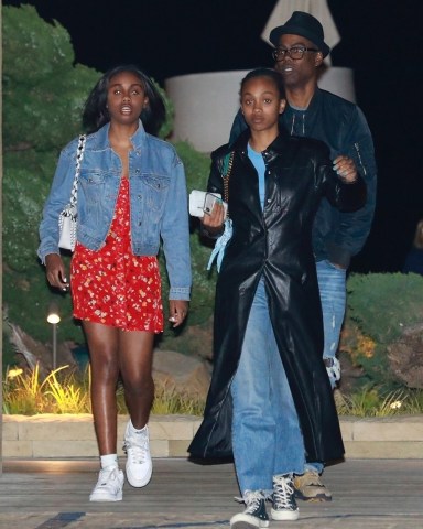 Malibu, CA  - *EXCLUSIVE*  - Comedian Chris Rock spends some quality time with his daughters Lola and Zahra and dines at Nobu for the night.

Pictured: Chris Rock, Lola Rock, Zahra Rock

BACKGRID USA 21 MARCH 2019 

USA: +1 310 798 9111 / usasales@backgrid.com

UK: +44 208 344 2007 / uksales@backgrid.com

*UK Clients - Pictures Containing Children
Please Pixelate Face Prior To Publication*
