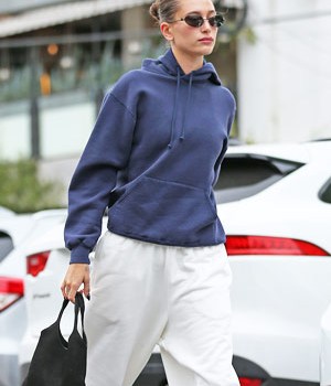 Kendall Jenner Black Baggy Sweatpants Airport Style Summer 2020