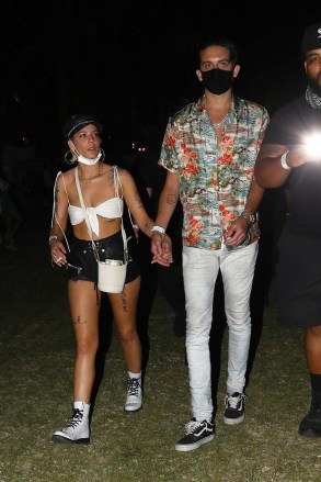 Indio, CA  - *EXCLUSIVE*  - Halsey and her boyfriend G-Eazy hold hands arriving for the evening Coachella. The pair wore face masks to combat the desert dust, although the singer did sneak in a quick smoke.Pictured: Halsey, G-EazyBACKGRID USA 15 APRIL 2018 USA: +1 310 798 9111 / usasales@backgrid.comUK: +44 208 344 2007 / uksales@backgrid.com*UK Clients - Pictures Containing ChildrenPlease Pixelate Face Prior To Publication*