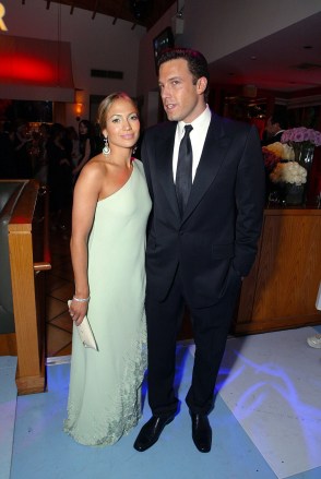 Jennifer Lopez and Ben Affleck
VANITY FAIR PARTY AT THE 2003 OSCARS / ACADEMY AWARDS AT MORTONS, LOS ANGELES, AMERICA - 23 MAR 2003
03/23/03 - Beverly Hills, CA.
Jennifer Lopez and Ben Affleck .
Vanity Fair's 2003 Academy Awards Party at Morton's.
Photo by Eric Charbonneau ® Berliner Studio/BEImages
Jennifer Lopez is wearing a Valentino dress inspired by the design Jacqueline (Jackie) Kennedy wore in 1968.