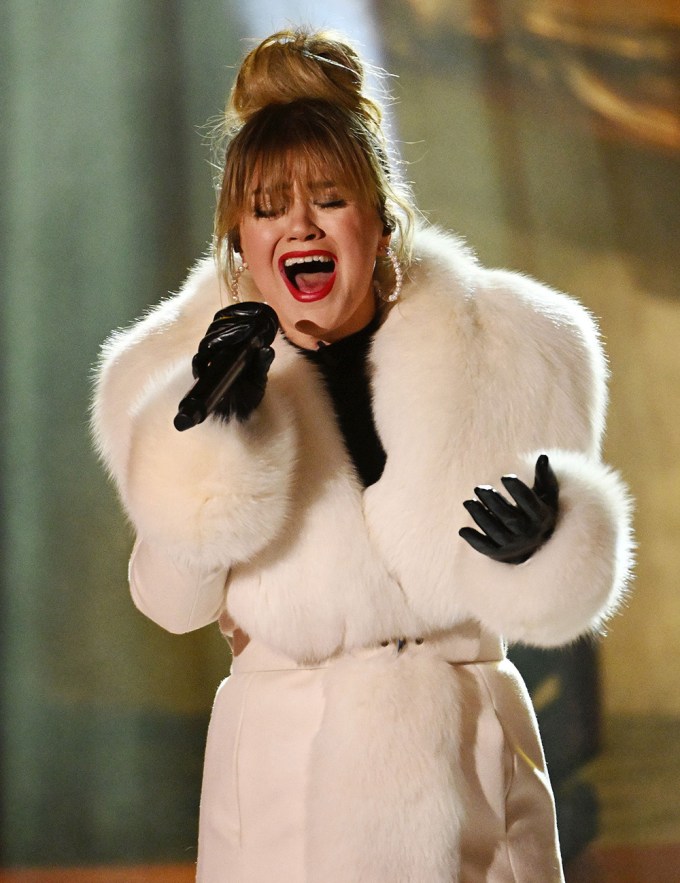 Kelly Clarkson at the 2023 Rockefeller Center Christmas Tree Lighting Ceremony