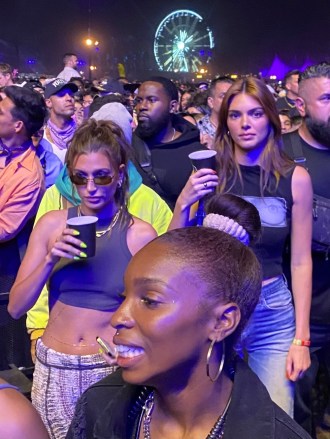 Indio, CA - * EXCLUSIVE * - Kendall Jenner, Hailey Bieber and Justin Bieber mood in the crowd on Day 3 of the Coachella 2022 Music Festival in Indio.  Pictured: Kendall Jenner, Hailey Bieber, Justin Bieber BACKGRID USA APRIL 18, 2022 BYLINE MUST READ: MR.  BUENO / BACKGRID USA: +1 310 798 9111 / usasales@backgrid.com UK: +44 208 344 2007 / uksales@backgrid.com * UK customers - Pictures containing children, please pixelate face before publication *