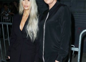 Kris Jenner, Kanye Boşanma Yoluyla Kim Kardashian'a Nasıl Yardım Ediyor – Hollywood Life