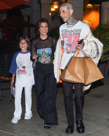 Calabasas, CA  - *EXCLUSIVE*  - Travis Barker is a happy man leaving his new restaurant Crossroads Kitchen opening with his wife, Kourtney Kardashian, and her daughter Penelope Disick.Pictured: Travis Barker, Kourtney KardashianBACKGRID USA 13 OCTOBER 2022 USA: +1 310 798 9111 / usasales@backgrid.comUK: +44 208 344 2007 / uksales@backgrid.com*UK Clients - Pictures Containing ChildrenPlease Pixelate Face Prior To Publication*
