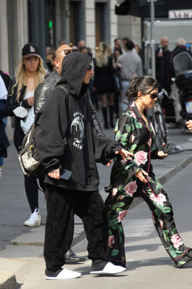 Kourtney Kardashian Wears Silk Pajamas With Travis Barker: Italy Photos ...