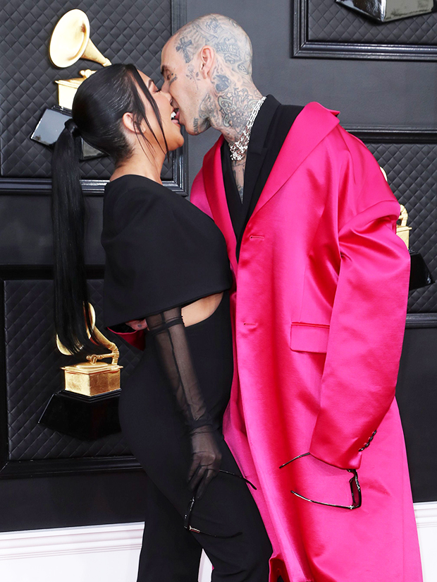 Kourtney Kardashian & Travis Barker At Grammys 2022: See Kissing Photo – Hollywood Life
