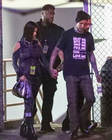 Los Angeles, CA - *EXCLUSIVE* - Travis Barker is joined by wife Kourtney Kardashian Barker and daughter Atiana De La Hoya at the Foo Fighter & The Hawkins Family Present Taylor Hawkins Tribute Concert after he performed with Joan Jett.Pictured: Kourtney Kardashian, Travis BarkerBACKGRID USA 27 SEPTEMBER 2022 USA: +1 310 798 9111 / usasales@backgrid.comUK: +44 208 344 2007 / uksales@backgrid.com*UK Clients - Pictures Containing ChildrenPlease Pixelate Face Prior To Publication*