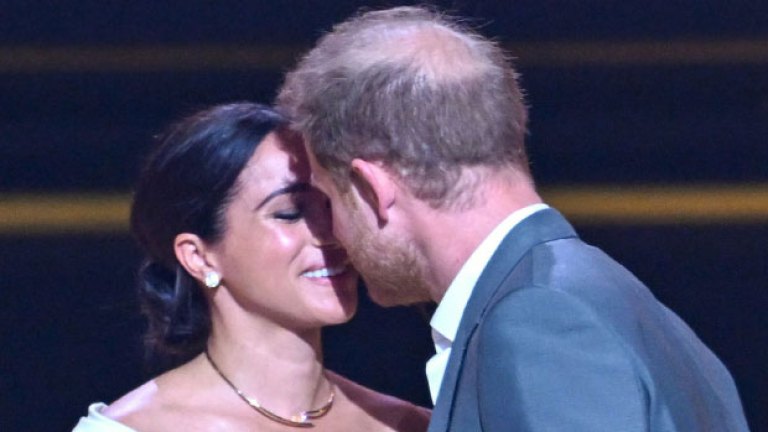 Meghan Markle And Prince Harry Kiss At Invictus Games Opening Hollywood Life 1220