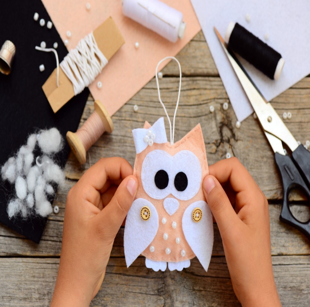 The Top Beginner Sewing Kit for 2023 Reviews by Hollywood Life