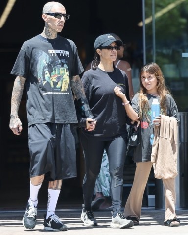 Calabasas, CA  - *EXCLUSIVE*  - Kourtney Kardashian, Travis Barker and Kourtney's daughter Penelope spend the day together as the family run errands in Calabasas. They were seen stopping by a dermatologist's office before heading to Erewhon market for lunch.Pictured: Travis Barker, Kourtney Kardashian, Penelope Scotland DisickBACKGRID USA 26 JULY 2022 USA: +1 310 798 9111 / usasales@backgrid.comUK: +44 208 344 2007 / uksales@backgrid.com*UK Clients - Pictures Containing ChildrenPlease Pixelate Face Prior To Publication*