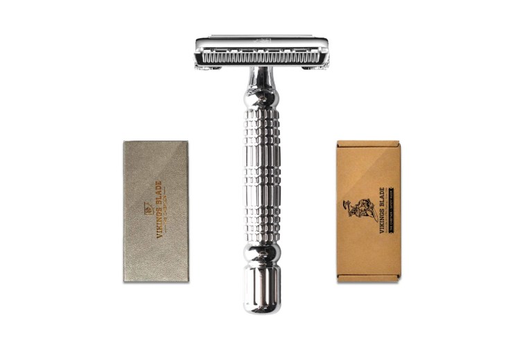 Vikings blade safety razor with additional blades