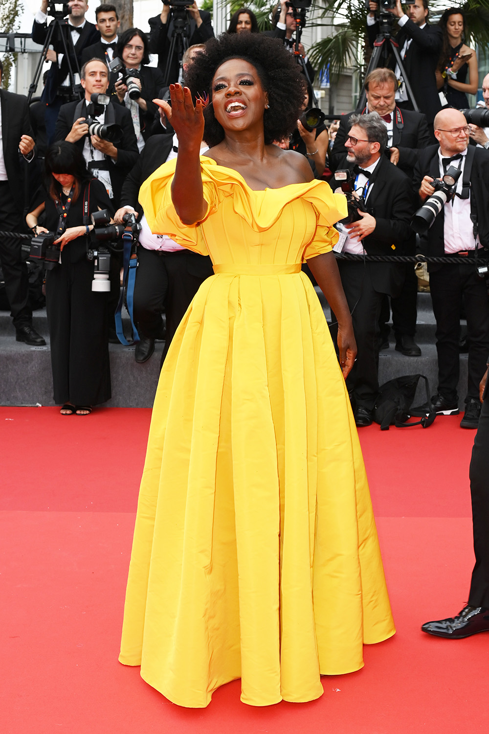 Yellow dress hot sale red carpet