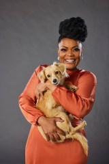 THE AMERICAN RESCUE DOG SHOW - ABC’s “The American Rescue Dog Show” stars Yvette Nicole Brown. (ABC/Maarten de Boer)