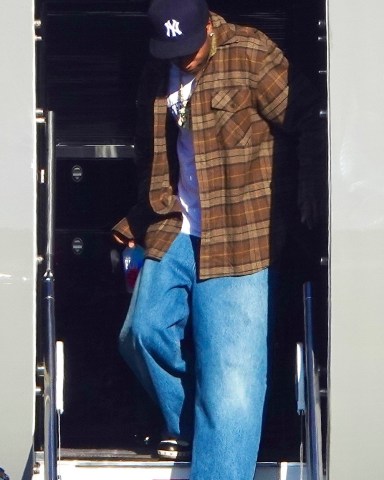 Los Angeles, CA  - *EXCLUSIVE*  - Rihanna and rapper boyfriend A$AP Rocky deplane their private jet with their newborn as they return to Los Angeles. A bodyguard carefully carries the baby in a car seat before A$AP, who wears a brown flannel top and blue straight jeans, hops off the flight with Rihanna in tow.Pictured: Rihanna, A$AP RockyBACKGRID USA 14 AUGUST 2022 USA: +1 310 798 9111 / usasales@backgrid.comUK: +44 208 344 2007 / uksales@backgrid.com*UK Clients - Pictures Containing ChildrenPlease Pixelate Face Prior To Publication*