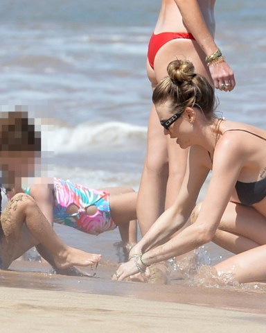 Maui, HI  - *EXCLUSIVE*  - Adam Levine's model wife Behati Prinsloo hit the beach in Maui today playing with the couple's daughters Dusty Rose and Gio Grace while Adam was working out at the gym. The family is vacationing at an exclusive resort in Maui Hawaii.  Pictured: Behati Prinsloo  BACKGRID USA 18 JULY 2022   BYLINE MUST READ: Stewy / BACKGRID  USA: +1 310 798 9111 / usasales@backgrid.com  UK: +44 208 344 2007 / uksales@backgrid.com  *UK Clients - Pictures Containing Children Please Pixelate Face Prior To Publication*
