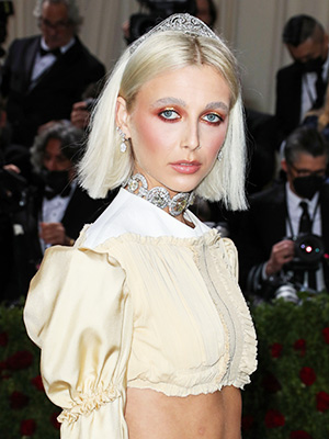 Emma Chamberlain's Extremely Smokey Eyeliner at the Met Gala Is Sending Me  Straight Back to 2003 — See the Photos