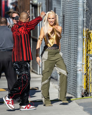 Sean Paul is seen at "Jimmy Kimmel Live" in Los Angeles, California. 13 Jul 2022 Pictured: Sean Paul,Gwen Stefani. Photo credit: RB/Bauergriffin.com / MEGA TheMegaAgency.com +1 888 505 6342 (Mega Agency TagID: MEGA877796_006.jpg) [Photo via Mega Agency]