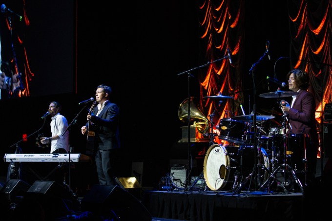 Hanson Performs In 2019