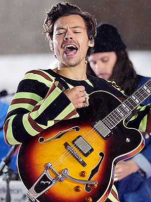 Harry Styles Performing