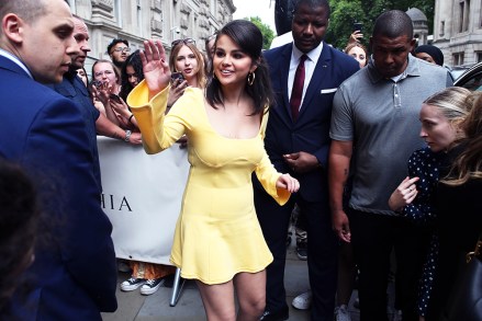 Selena Gomez seen leaving her hotel in London. 12 Jul 2022 Pictured: Selena Gomez. Photo credit: Raw Image LTD/MEGA TheMegaAgency.com +1 888 505 6342 (Mega Agency TagID: MEGA877214_002.jpg) [Photo via Mega Agency]