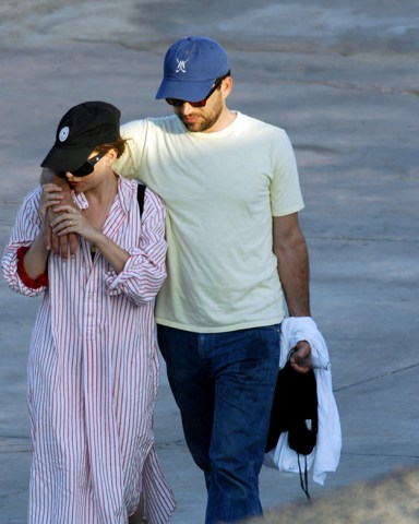 EXCLUSIVE: Ashley Olsen and Louis Eisner enjoying their holidays in Pantelleria, with some of their friends. 14 Aug 2022 Pictured: Ashley Olsen and Louis Eisner in Pantelleria. Photo credit: MEGA TheMegaAgency.com +1 888 505 6342 (Mega Agency TagID: MEGA887213_006.jpg) [Photo via Mega Agency]