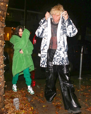 *EXCLUSIVE* West Hollywood, CA - Rapper Machine Gun Kelly and his fiancé Megan Fox do their best to keep a low profile while arriving for dinner at celebrity hotspot Catch Steak in West Hollywood. Pictured: Megan Fox, Machine Gun Kelly BACKGRID USA 8 NOVEMBER 2022 BYLINE MUST READ: BACKGRID USA: +1 310 798 9111 / usasales@backgrid.com UK: +44 208 344 2007 / uksales@backgrid.com *UK Clients - Pictures Containing Children Please Pixelate Face Prior To Publication*