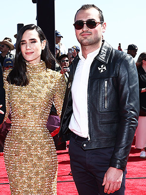 Jennifer Connelly takes her son Kai and husband Paul Bettany to the Top Gun  premiere - Mirror Online