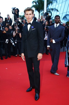 Austin Butler posa para fotógrafos na chegada à estreia do filme 'Elvis' no 75º festival internacional de cinema, Cannes, sul da França 2022 Elvis Red Carpet, Cannes, França - 25 de maio de 2022