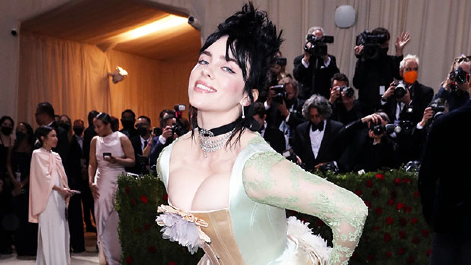 Billie Eilishs Met Gala 2022 Dress Photos Of Her Look Hollywood Life 