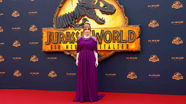 Bryce Dallas Howard Dons Purple bei der Premiere von „Jurassic World Dominion“ Screen Rant